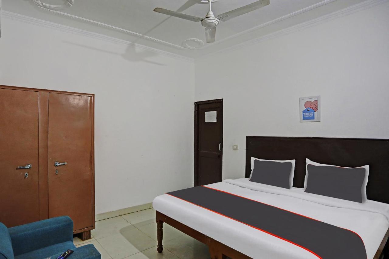 Collection O Mayank Guest House Near Iskcon Temple Noida Kālkāji Devi Exterior foto