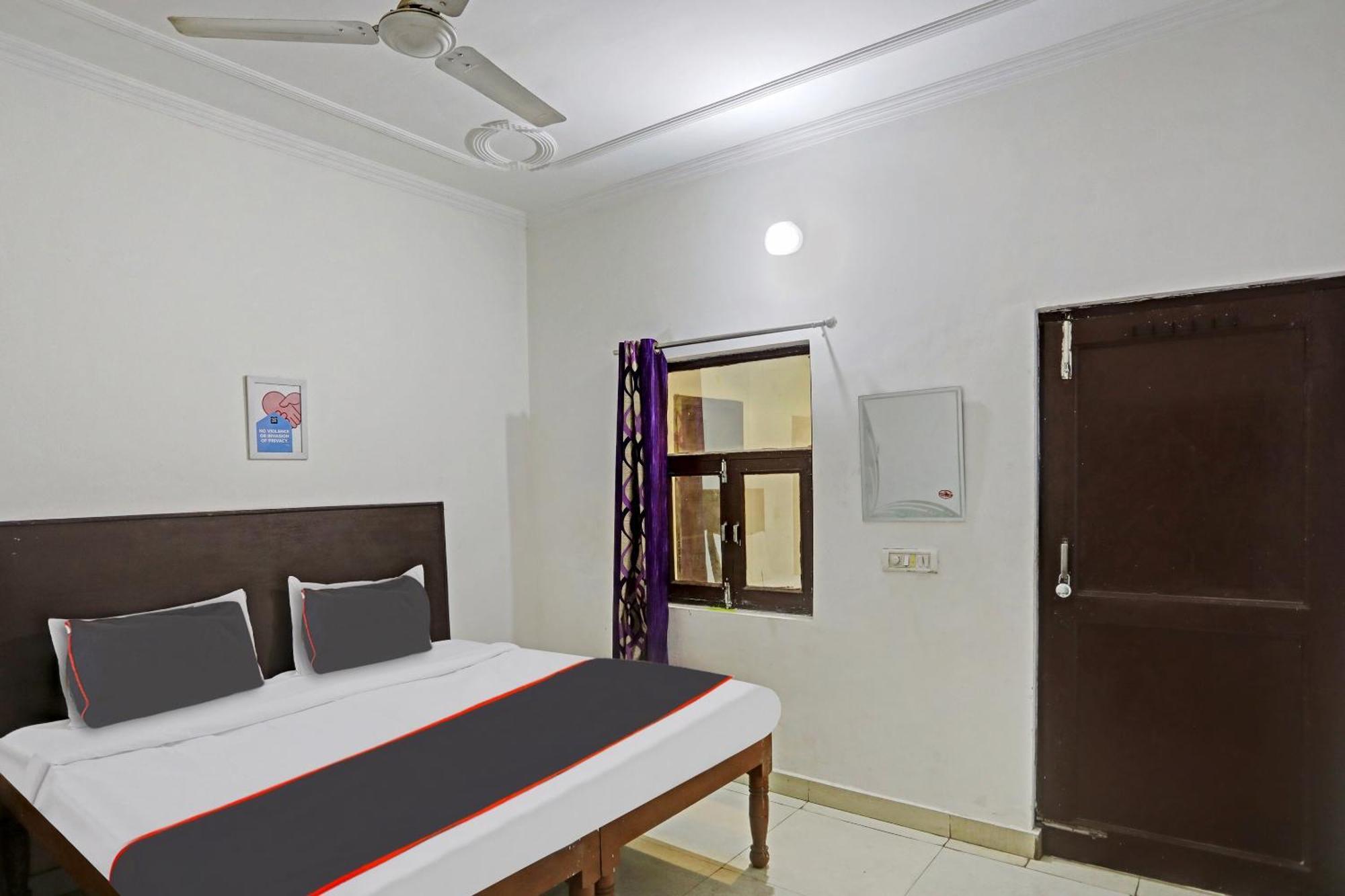 Collection O Mayank Guest House Near Iskcon Temple Noida Kālkāji Devi Exterior foto