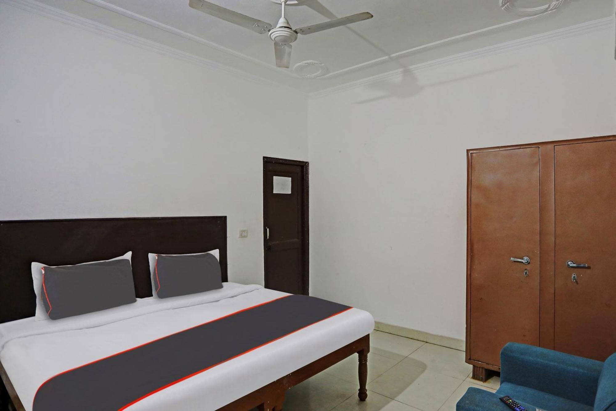 Collection O Mayank Guest House Near Iskcon Temple Noida Kālkāji Devi Exterior foto